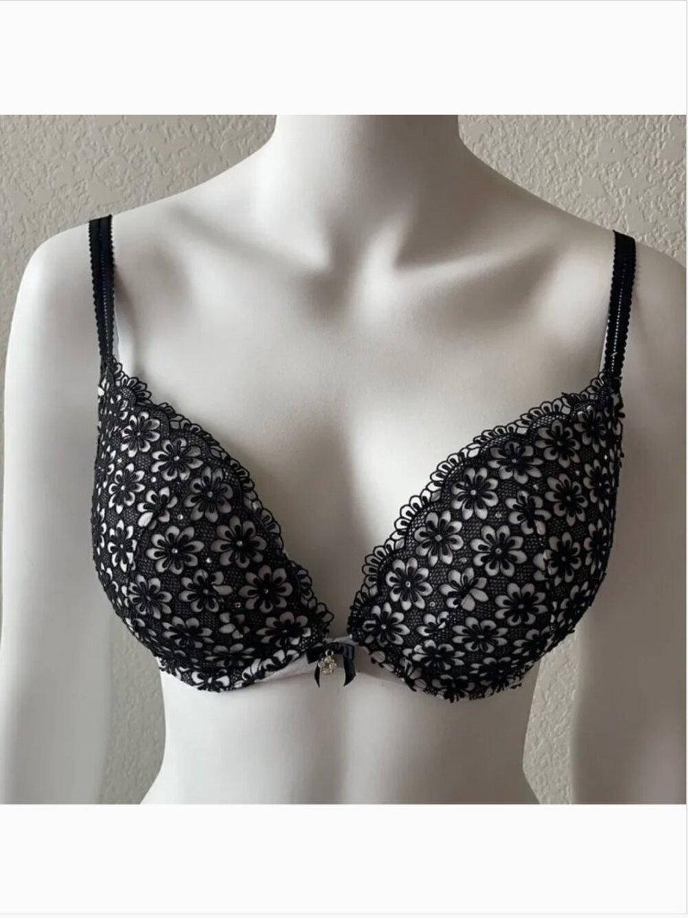 Victoria’s Secret‎ Body by Victoria Push Up Bra 34D • like new! 💕  A-1572